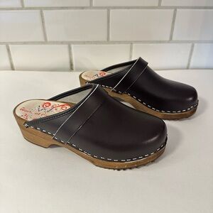 AM WORLD OF CLOGS 37 woman leather wood brown boho neutral minimalist clog